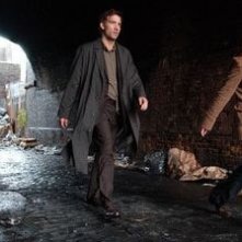 Clive Owen e Julianne Moore ne I figli degli uomini