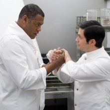 Laurence Fishburne e Jacob Vargas in una scena di Bobby