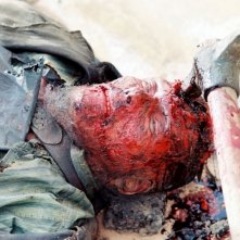 Una scena splatter di Le colline hanno gli occhi