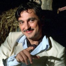 Vincenzo Salemme in una scena del film Baciami piccina