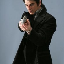 Josh Hartnett in una scena d'azione di Slevin - Patto criminale