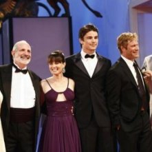 Scarlett Johansson, Brian de Palma, Mia Kirshner, Josh Hartnett, Aaron Eckhart e lo scrittore James Ellroy a Venezia 2006 per The Black Dahlia