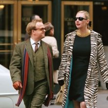 Toby Jones e Hope Davis in una scena di Infamous