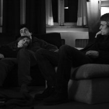 Isabelle Huppert con Jeremie e Yannick Rénier in una scena di Private Property