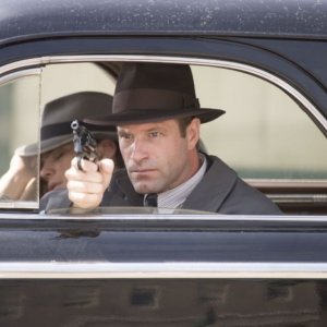 Josh Hartnett e Aaron Eckhart in una scena di The Black Dahlia, regia di Brian De Palma