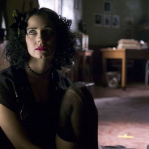Mia Kirshner in una scena del film The Black Dahlia