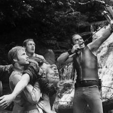 UNa scena del film Un tranquillo week-end di paura