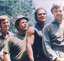 UNa scena del film Un tranquillo week-end di paura