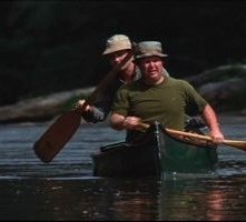 UNa scena del film Un tranquillo week-end di paura