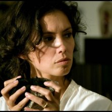 Jane March in una scena del film Il mercante di pietre