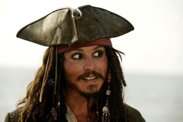 Johnny Depp è Jack Sparrow in una scena di Pirati dei Caraibi