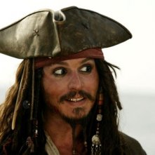 Johnny Depp in una scena del film Pirati dei Caraibi: la maledizione del forziere fantasma
