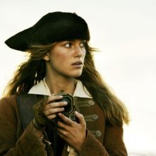 Keira knightley in una scena del film Pirati dei Caraibi: la maledizione del forziere fantasma
