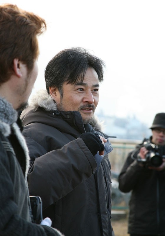 Kiyoshi Kurosawa sul set di Sakebi