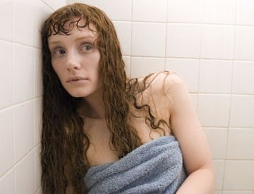 Bryce Dallas Howard in una scena del film Lady in the Water