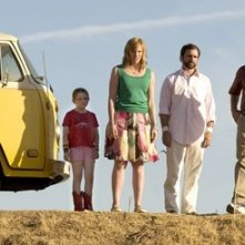 Abigail Breslin, Toni Collette, Steve Carell e Greg Kinnear in Little Miss Sunshine