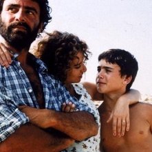 Francesco Casisa, Valeria Golino e Vincenzo Amato  in una scena del film Respiro