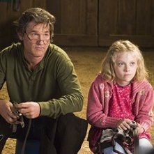 Kurt Russell e Dakota Fanning nel film Dreamer - La strada per la vittoria