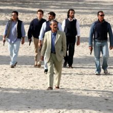 Una scena della fiction 'Giovanni Falcone': Falcone con la sua scorta