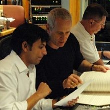M Night Shyamalan James Newton Howard E Shawn Murphy Durante La Sessione Di Registrazione Della Colonna Sonora Di Lady In The Water 31125