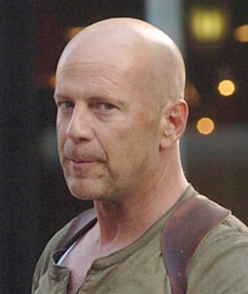 Un primo piano di Bruce Willis in una scena del film Live Free or Die Hard