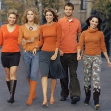 Una foto promozionale del cast di 'Related'