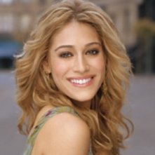 Una foto promozionale di Lizzy Caplan in 'Related'