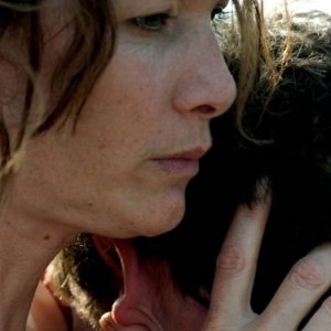 Una scena del film Cages