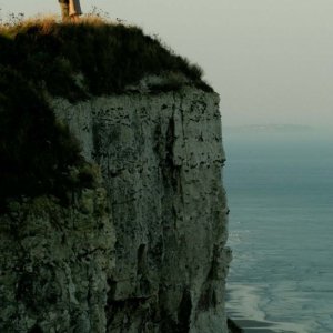 Una suggestiva immagine di scena del film Cages