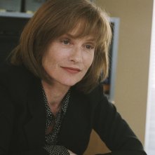 Isabelle Huppert in una scena de La commedia del potere