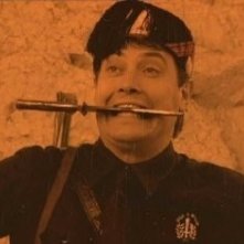 Una truce espressione di Corrado Guzzanti in una scena di Fascisti su Marte - Una vittoria negata