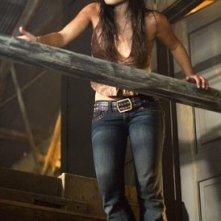 La sexy Jordana Brewster in una scena di Non aprite quella porta: l'inizio