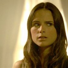 Un primo piano di Jordana Brewster in una scena di Non aprite quella porta: l'inizio