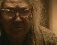 Marietta Marich in una scena inquietante di The Texas Chainsaw Massacre: The Origin