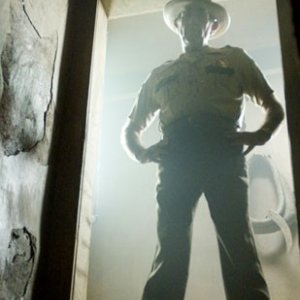 R. Lee Ermey in una scena di The Texas Chainsaw Massacre: The Origin