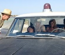 R. Lee Ermey, Jordana Brewster in una scena di The Texas Chainsaw Massacre: The Origin