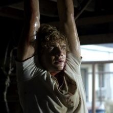 Taylor Handley in una scena di The Texas Chainsaw Massacre: The Origin