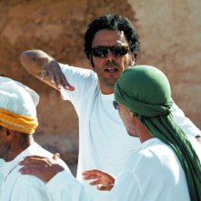 Alejandro González Iñárritu sul set di Babel