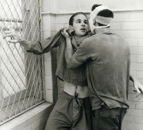 Matthew Modine e Nicolas Cage in una scena di Birdy, le ali della libertà