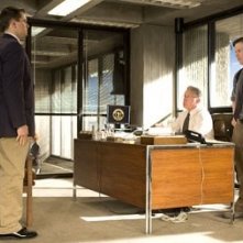 Leonardo DiCaprio, Mark Wahlberg e Martin Sheen in una scena di The Departed