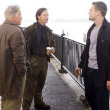 Leonardo DiCaprio con Mark Wahlberg e Martin Sheen in una scena di The Departed
