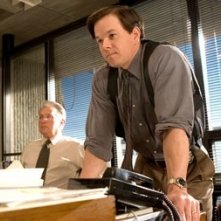 Mark Wahlberg e Martin Sheen in una scena di The Departed