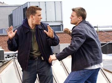 Matt Damon e Leonardo DiCaprio in una scena di The Departed