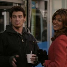 Eva Mendes e Billy Crudup in una scena del film film Uomini & donne - Tutti dovrebbero venire... almeno una volta