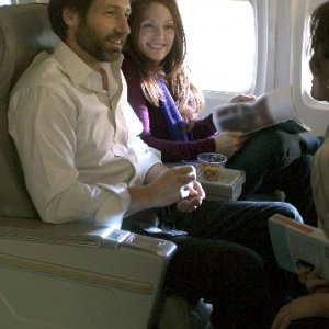 Julianne Moore accanto a David Duchovny in una scena del film film Uomini & donne - Tutti dovrebbero venire... almeno una volta