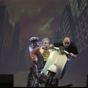 Aldo, Giovanni e Giacomo in una parte del film Anplagghed al cinema