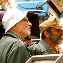 Mario Monicelli e Alessandro Haber sul set del film Le rose del deserto