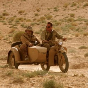 Una scena del film Le rose del deserto