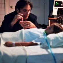 Andy Garcia e Daniella Byrne in una scena del film L'ultima porta