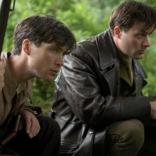 Cillian Murphy e Padraic Delaney in una scena del film Il vento che accarezza l'erba